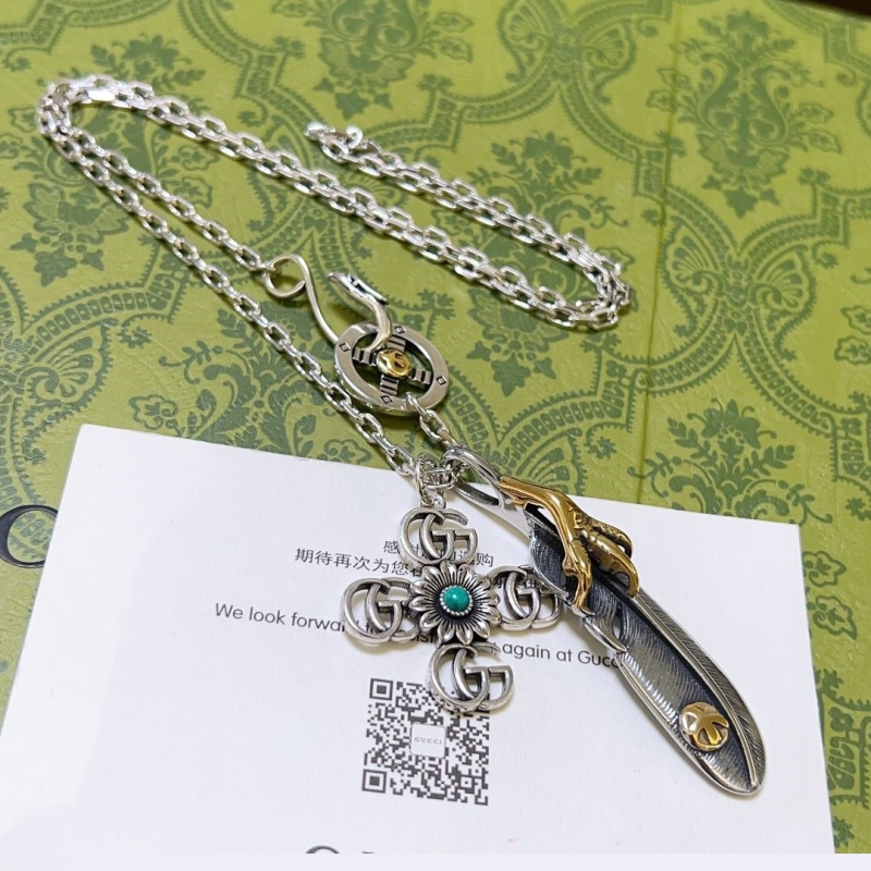 G*u*i necklaces